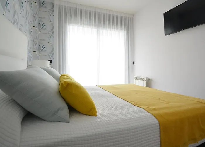 Galihost - Con Piscina En Canelas, Διαμέρισμα *